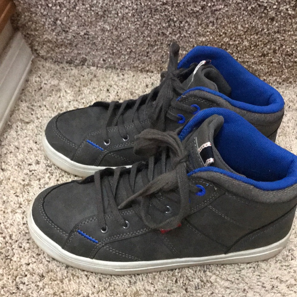 Boys shoes